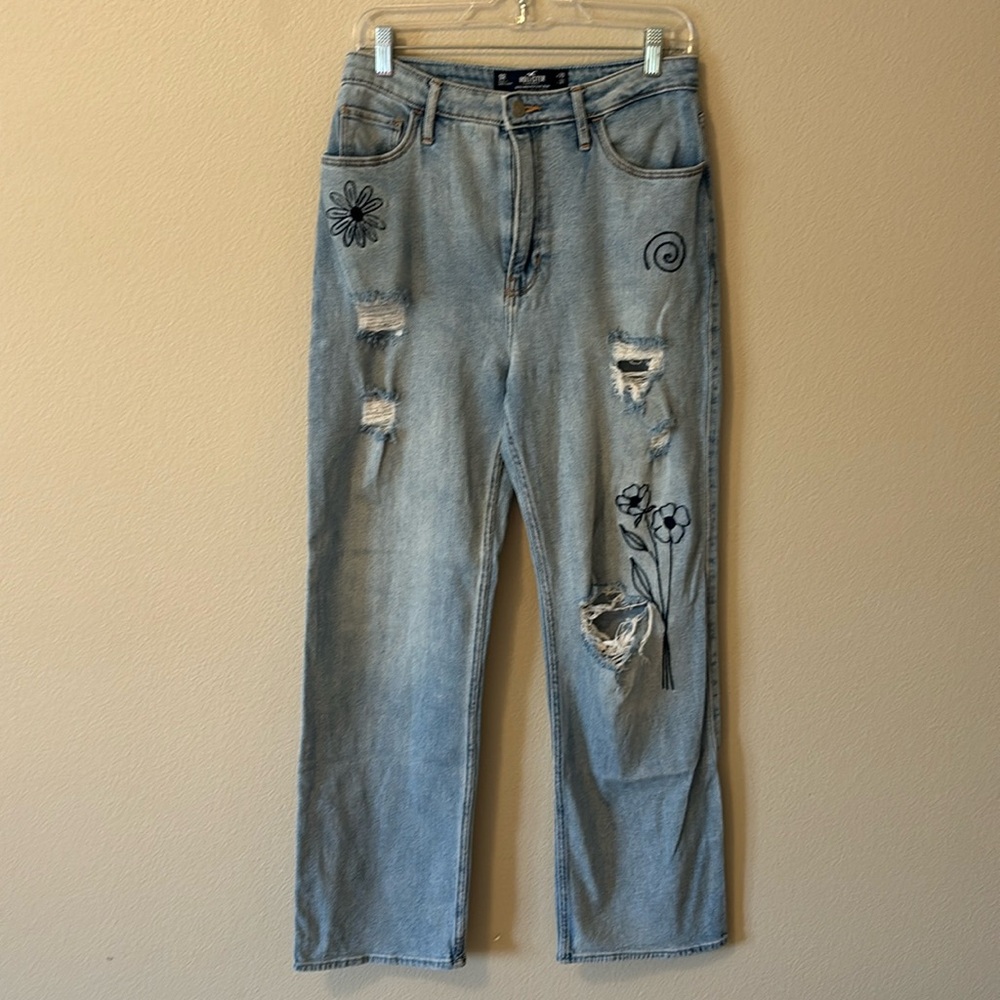 Hollister women’s jeans with embroidered flowers Size 9 distressed